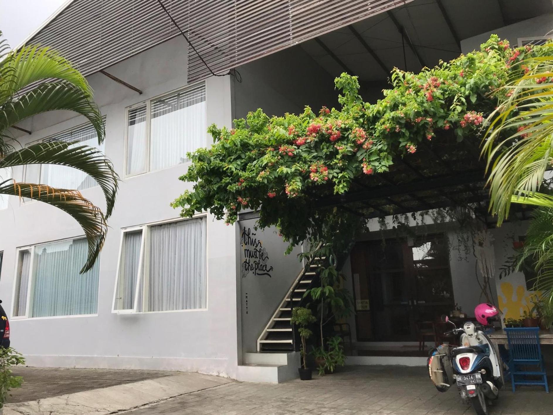 Matta Lodge Kuta Selatan Exterior foto